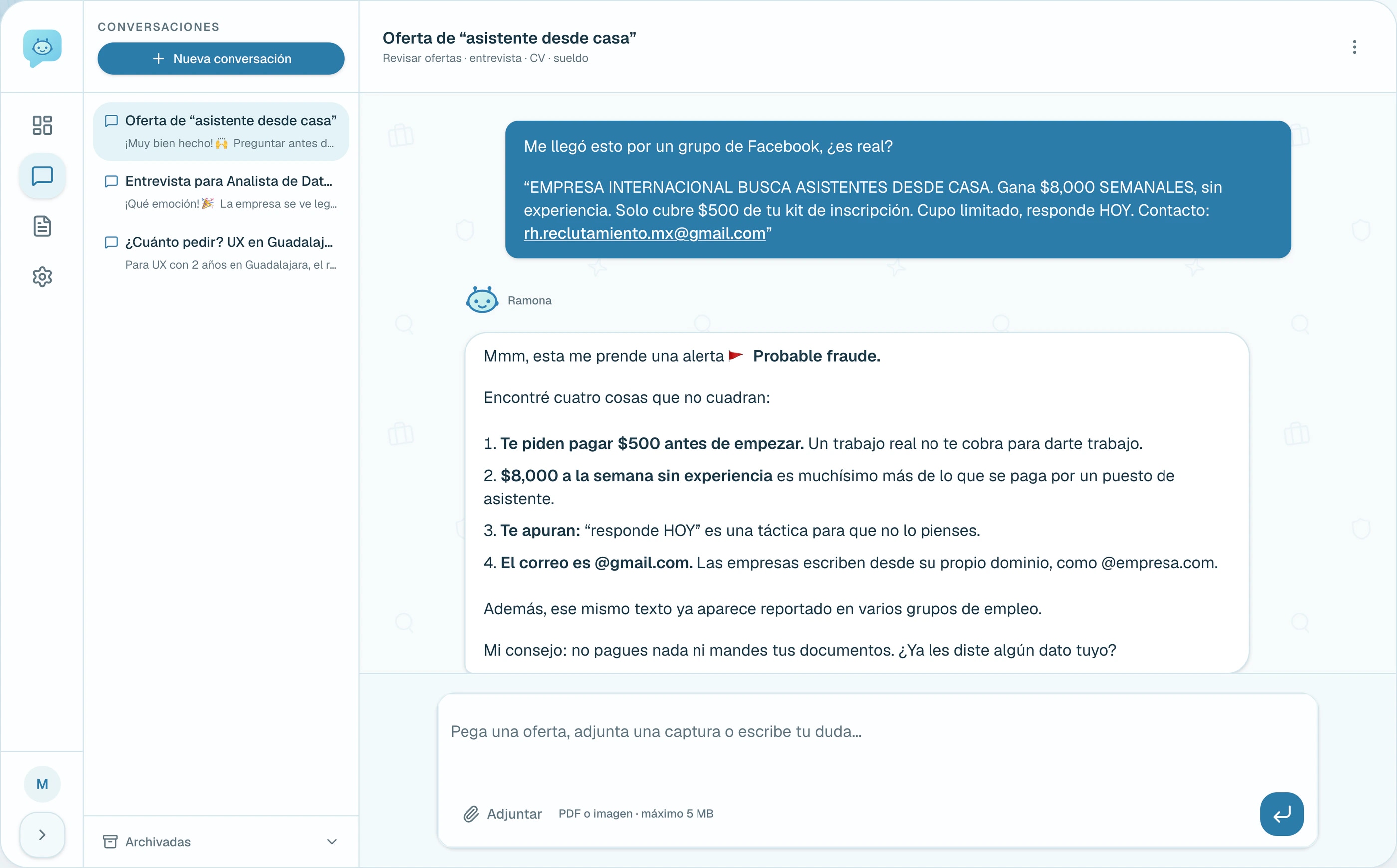 Chat web de Ramona analizando una oferta de “asistente desde casa” y marcándola como probable fraude con cuatro señales de alerta.